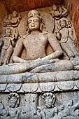 Udayagiri - Maha Stupa. Inside one of the four niches Abhisambhodi - Vairocana flanked by Manjusri and Kisitigarbha. 