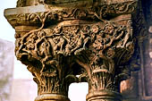 Monreale - Cattedrale di Santa Maria Nuova. Capitelli delle colonne binate del chiostro. 