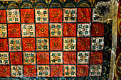 Mulkirigala cave temples - The second cave of the first terrace. Decoration of the roof. 