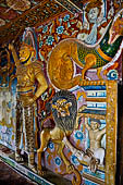 Mulkirigala cave temples - Third terrace. The Aluth Viharaya.