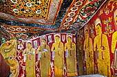 Mulkirigala cave temples - Third terrace. The Aluth Viharaya.