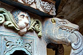 Mulkirigala cave temples - Details of the big oil lamp of the first terrace. 