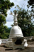 Mulkirigala cave temples - Dagoba of the second terrace. 