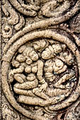 Polonnaruwa - The Atadage. Details of the carved pillars. 