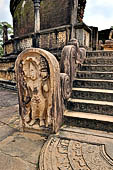 Polonnaruwa - the Vatadage. Detail of the guardstone of the northern stairway. 
