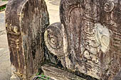 Polonnaruwa - the Vatadage. Detail of the western stairway. 