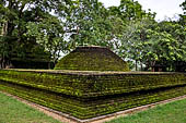 Polonnaruwa - The area of the Alahana Pirivena (Monastery of the Cremation Grounds). Crematory Stupa.