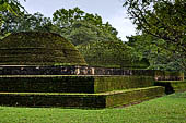 Polonnaruwa - The area of the Alahana Pirivena (Monastery of the Cremation Grounds). Crematory Stupa.