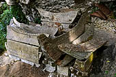 Ke'te Kesu - burial places, coffins full of bones and skulls lie rotting in piles