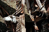 Pallawa - Traditional tongkonan house. The front of the house usually has a carved buffalo head and a collection of genuine buffalo horns.
