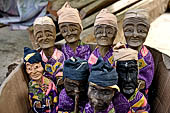 Pallawa - Traditional village. Tautau souvenir. 