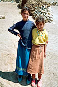 Dogubayazit, villaggio tradizionale ai piedi del Monte Ararat. I bambini si lasciano fotografare volentieri. 