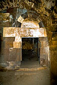 Isola di Akdamar. Chiesa della Santa Croce (X sec dc). L'interno di una delle nicchie laterali.
