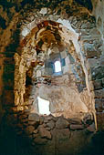 Isola di Akdamar. Chiesa della Santa Croce (X sec dc). L'interno di una delle nicchie laterali.