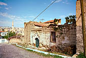 Portone scolpito nella cittadina di Goreme. 