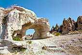 Lungo la strada che da Goreme porta all'Open Air Museum.