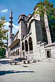Istanbul, Moschea di Solimano il Magnifico, ingresso laterale alla sala di preghiera.