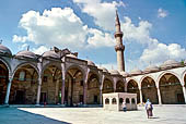 Istanbul, Moschea di Solimano il magnifico, il cortile verso l'ingresso Ovest. 