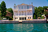 Istanbul, una yali, casa sull'acqua, sulle sponde del Bosforo, antica residenza estiva di funzionari di corte, la Misirli Fuat Bey Yali a Yenik�y, sulla sponda europea. 