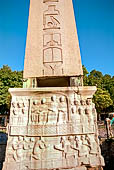 Istanbul, L'obelisco di Teodosio dell'antico ippodromo di Costantinopoli, oggi Piazza Sultanahmet. 