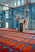 Istanbul, la moschea di R�stem Pasa, , il muro col minbar. 