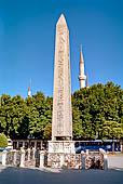 Istanbul, L'obelisco di Teodosio dell'antico ippodromo di Costantinopoli, oggi piazza Sultanahmet.