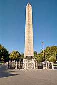 Istanbul, L'obelisco di Teodosio dell'antico ippodromo di Costantinopoli, oggi piazza Sultanahmet.