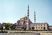Istanbul, Moschea Yeni, Moschea Nuova, vista dal Ponte Galata 
