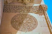 Mardin, Sultan Isa (Zinciriye) Medresesi, dettaglio delle decorazioni del portale 