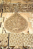 Mardin, Sultan Isa (Zinciriye) Medresesi, dettaglio delle decorazioni del portale 
