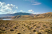 Salita al vulcano Nemrut. Piccolo lago stagionale nella parte orientale della caldera. 