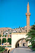 Urfa, il Baliklig�l, i giardini e la Rizvaniye Camii.