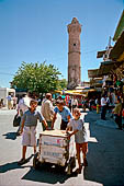 Urfa, Hasan Pasah Camii nei pressi del bazar. 