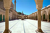 Urfa, la Moschea della Dergah, cortile principale.