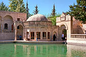 Urfa, il Balikligol, Halil Ur Rahman Madrasa.