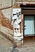 Venezia, Campo dei Mori, all angolo con le Fondamenta dei Mori il sior Rioba una delle tre statue dei 3 fratelli Mastelli.