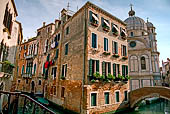 Venezia, chiesa di S. Maria dei Miracoli e ponte di Santa Maria Nova, vista presa dal Ponte del Volto.