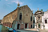 Venezia, Campo dell'Abazia con la chiesa Santa Maria della Misericordia e l'ex scuola vecchia.