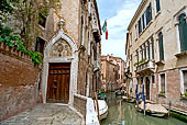 Venezia, Palazzo Soranzo-van Axel (XV sec). La porta di terraferma della Fondamenta van Axel.