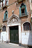 Venezia, Campo di Santa Maria Formosa, portone con lunetta di palazzo Don