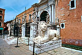Venezia, La monumentale porta di Terra dell'Arsenale, statua di leone ellenistico VI-IV secolo a.C.