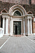 Venezia, San Zanipolo (Santi Giovanni e Paolo), portale neoclassico.