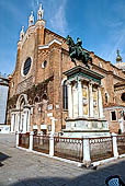 Venezia, campo Santi Giovanni e Paolo. San Zanipolo (chiesa dei Santi Giovanni e Paolo) e monumento di Bartolomeo Colleoni.