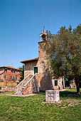 Torcello, Museo di Torcello. In primo piano vera da pozzo.