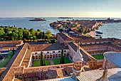 Venezia, San Giorgio Maggiore. Salita al campanile, vista sui chiostri dell'abbazia e l'isola della Giudecca.