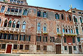 Venezia, Campo S. Maurizio. Palazzo Molin tardo gotico XV secolo. 