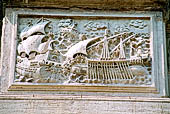 Venezia, chiesa di S. Maria del Giglio. Dettaglio delle rappresentazioni delle imprese navali compiute dalla famiglia Barbaro. 