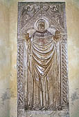 Venezia, chiesa di Simeon Grande, sigillo sepolcrale Sant'Ermolao nel sottoportego della chiesa