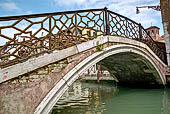 Venezia. ponte Bembo sul canale di Zan Degol.