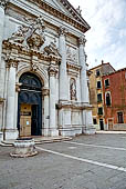 Venezia, chiesa di S Stae (S. Eustachio) (1708), particolare della facciata neoclassica.  
